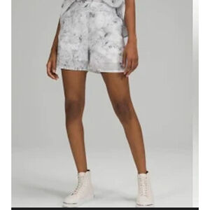 Lululemon Flat Front White and Gray Marbled Athletic Lined Shorts with Pockets